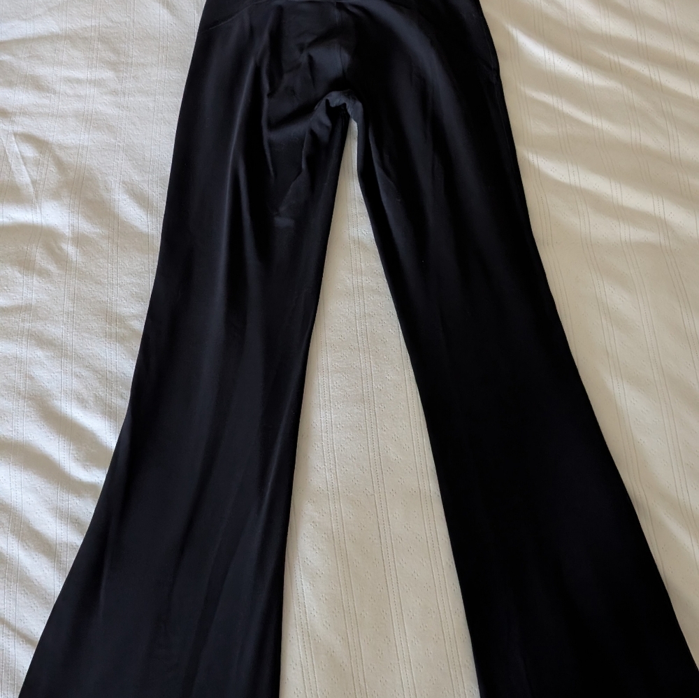 Lululemon Groove Nulu Super-High-Rise Flared Pant in Black Size 6 - Picture 5 of 6